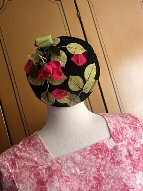 Vintage headpiece in black velvet with flowers